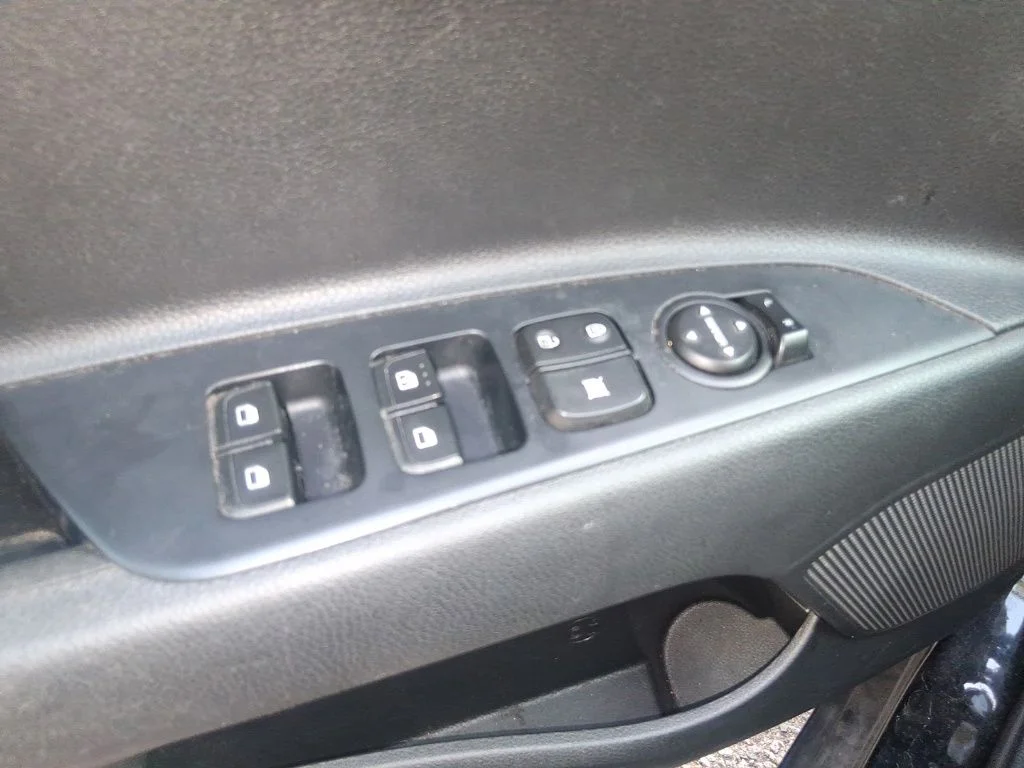 Used 2021 Black Kia S image 12