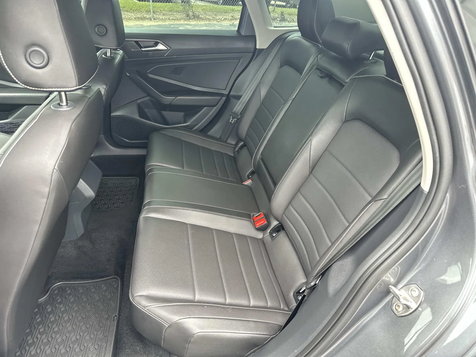 Used 2023 Gray Volkswagen SE image 8