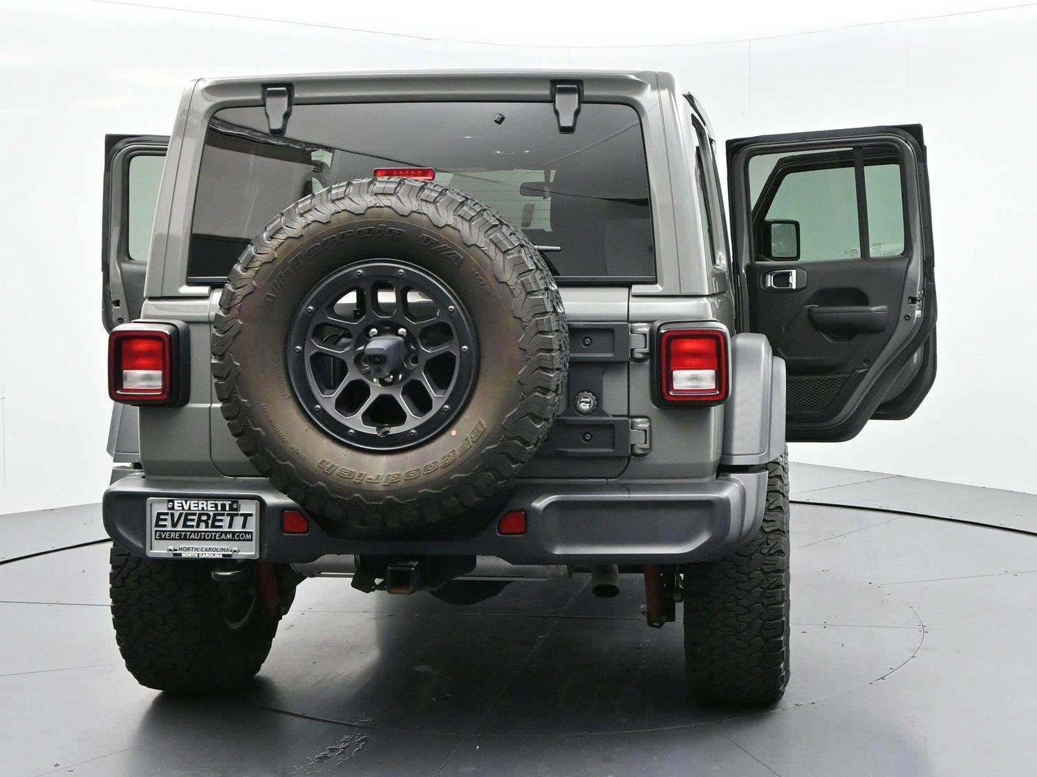 Used 2023 Gray Jeep High Tide image 36