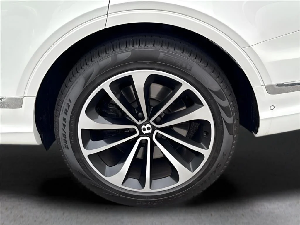 Used 2023 Glacier White Bentley V8 image 18