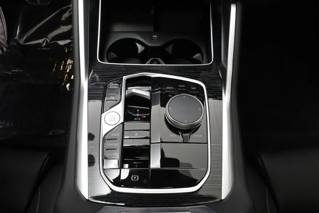 New 2027 BLACK SAPPHIRE BMW xDrive40i image 13