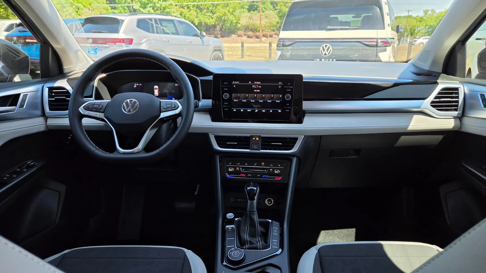 2025 Volkswagen Taos SE - Photo 57