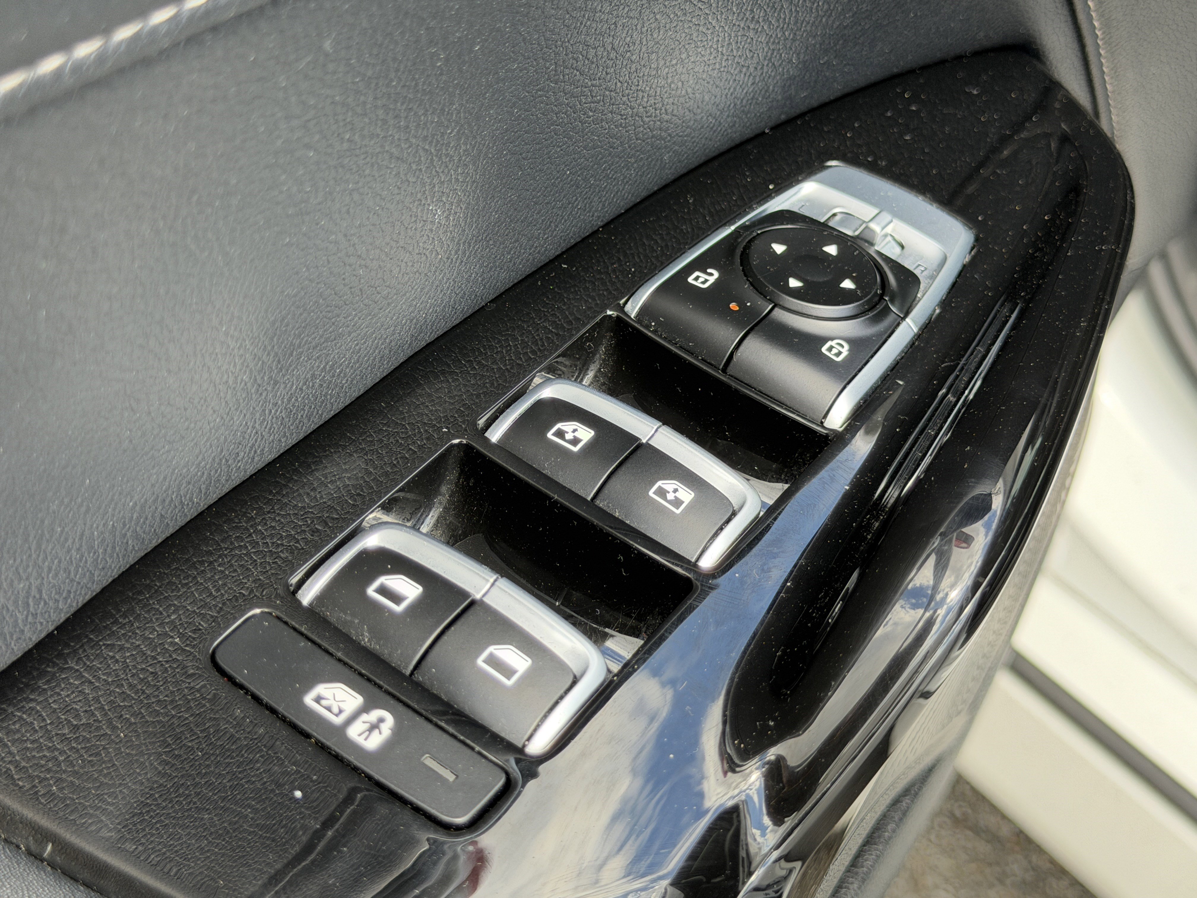 Certified Used 2025 Snow White Pearl Kia GT-Line image 14