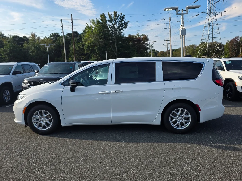 2026 Chrysler Pacifica Select - Photo 9