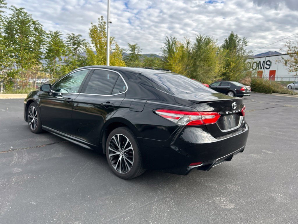 Used 2018 Midnight Black Metallic Toyota SE image 11