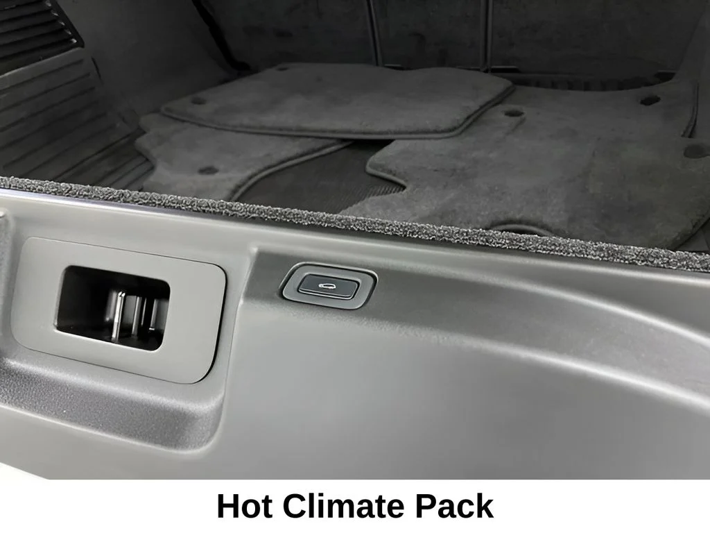 Used 2023 Fuji White Land Rover SE image 42