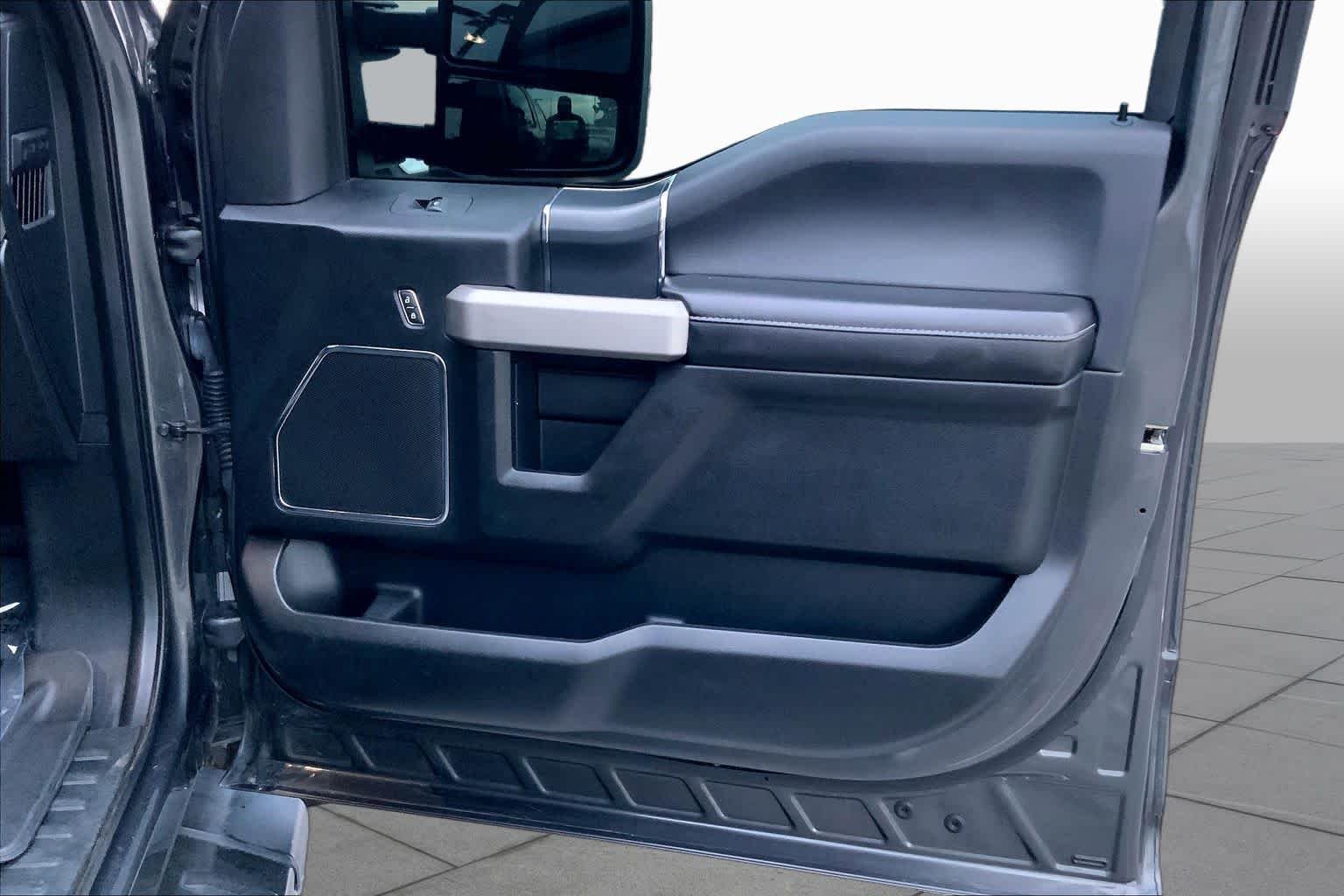 Used 2018 Magnetic Metallic Ford LARIAT image 22