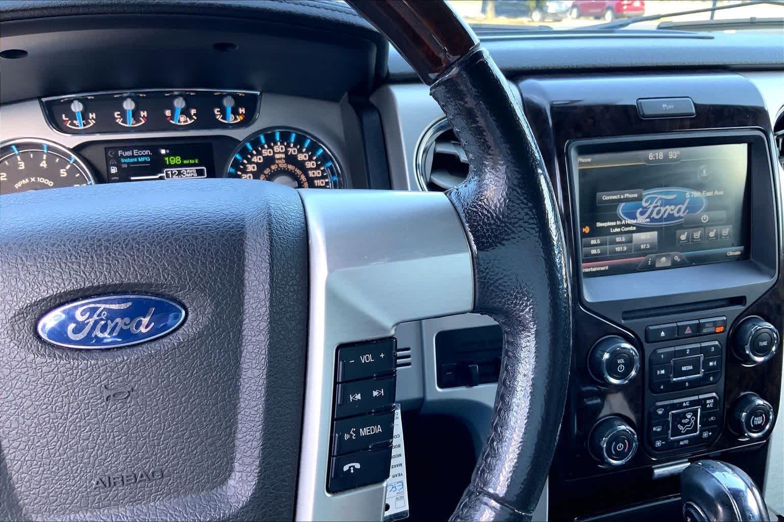 Used 2014 White Platinum Metallic Tri-Coat Ford Platinum image 25