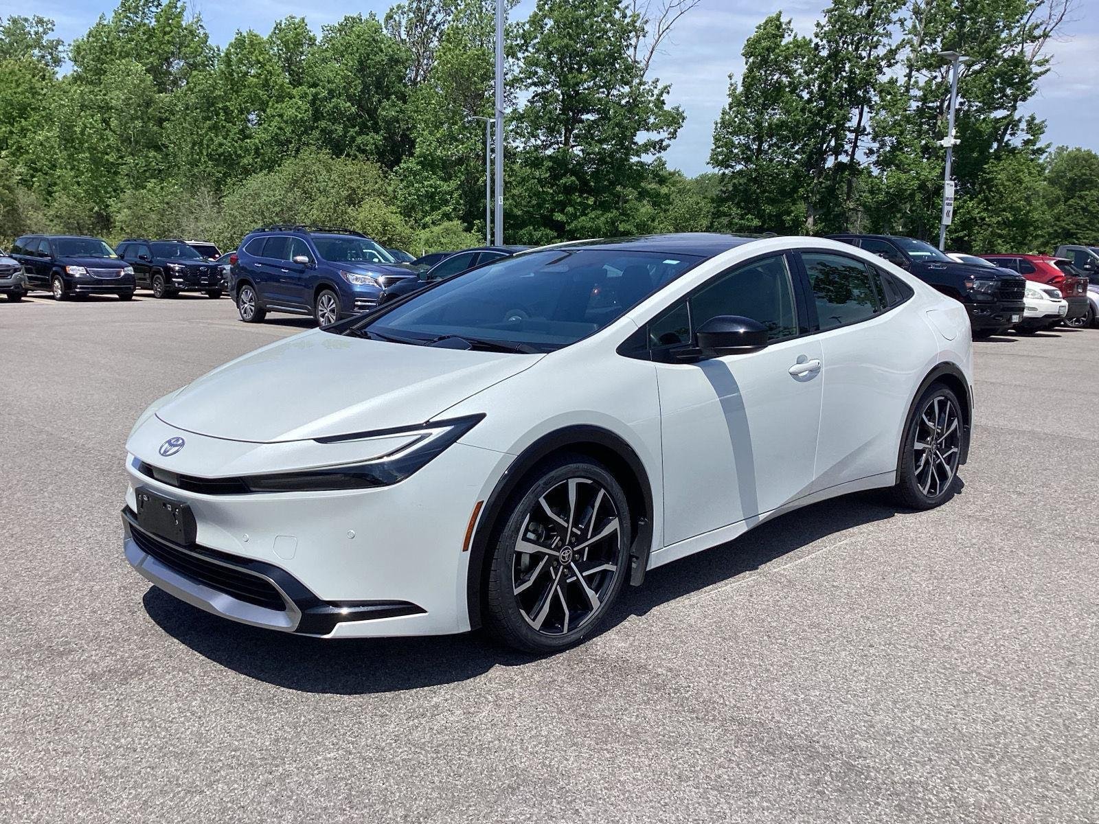 Used 2023 Wind Chill Pearl Toyota XSE image 3