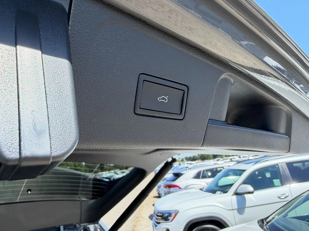 New 2026 Pure Gray Volkswagen 2.0T SE w/Technology image 29