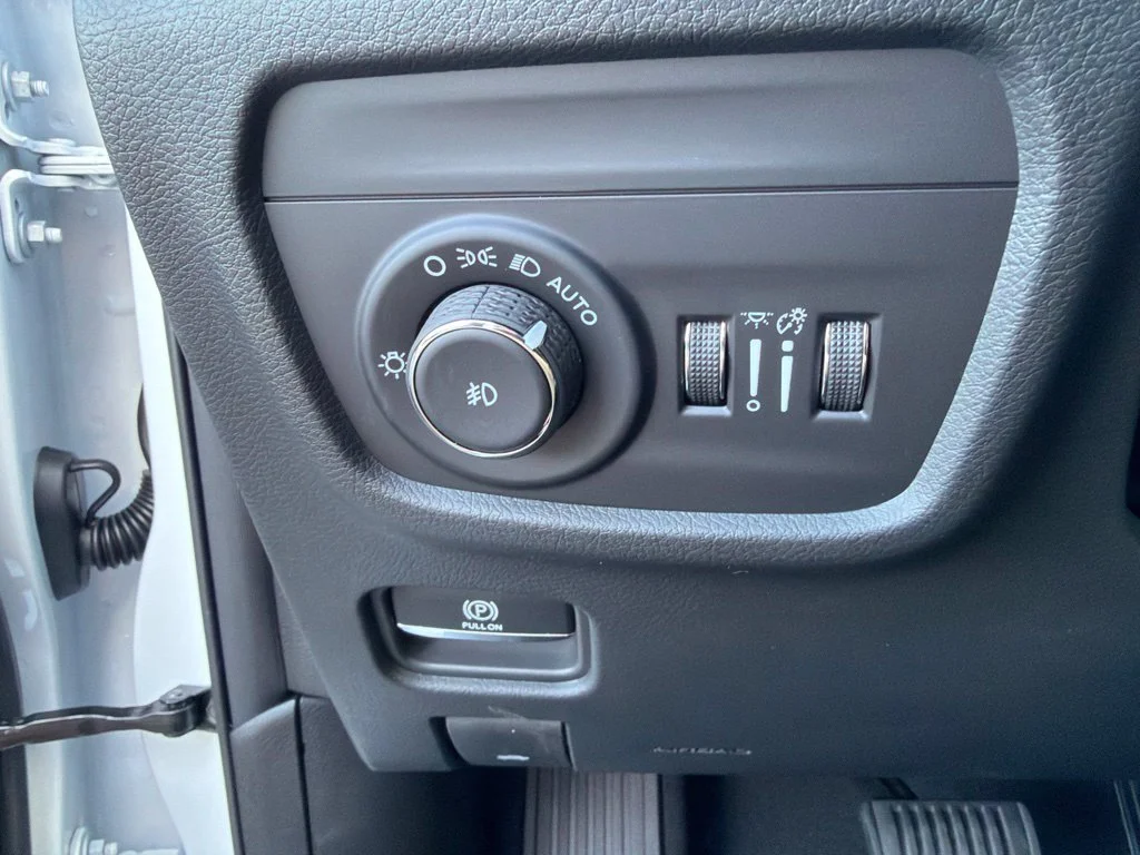 New 2026 White/off-white Jeep  image 27