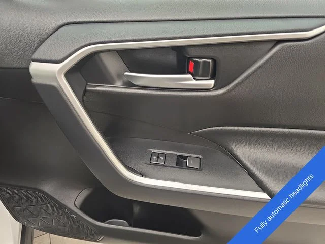 Used 2025 Ice Toyota XLE image 11