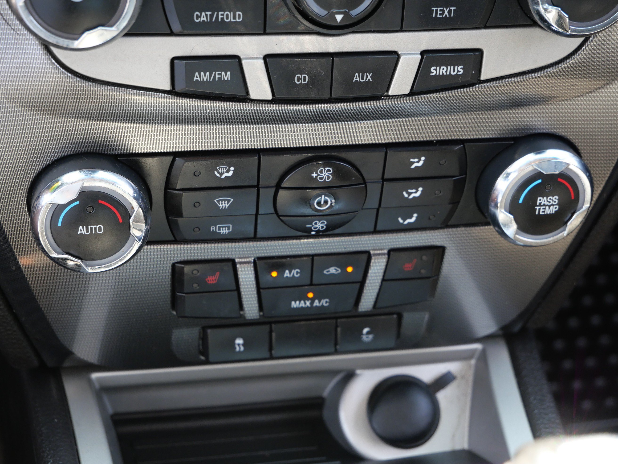 Used 2010 Gray Ford SEL image 22
