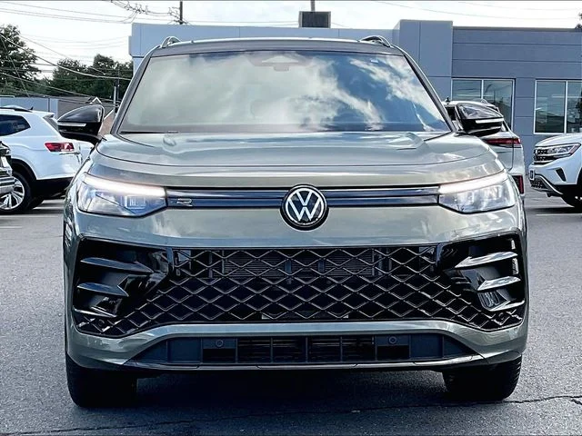 New 2026 Green Volkswagen SE R-Line Black image 4