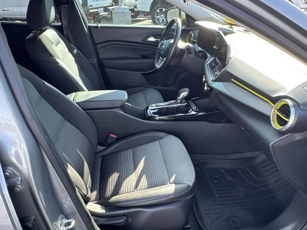 Used 2025 Gray Chevrolet LT image 28