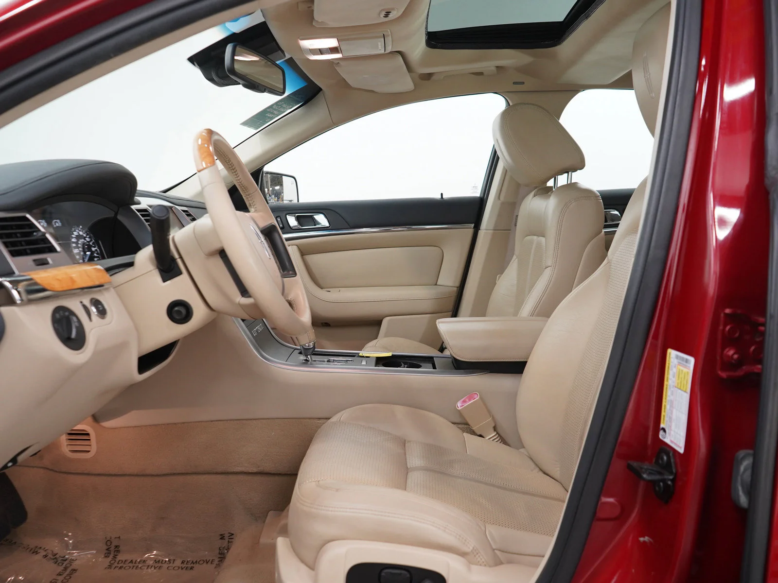Used 2009 Sangria Red Clearcoat Metallic Lincoln  image 21