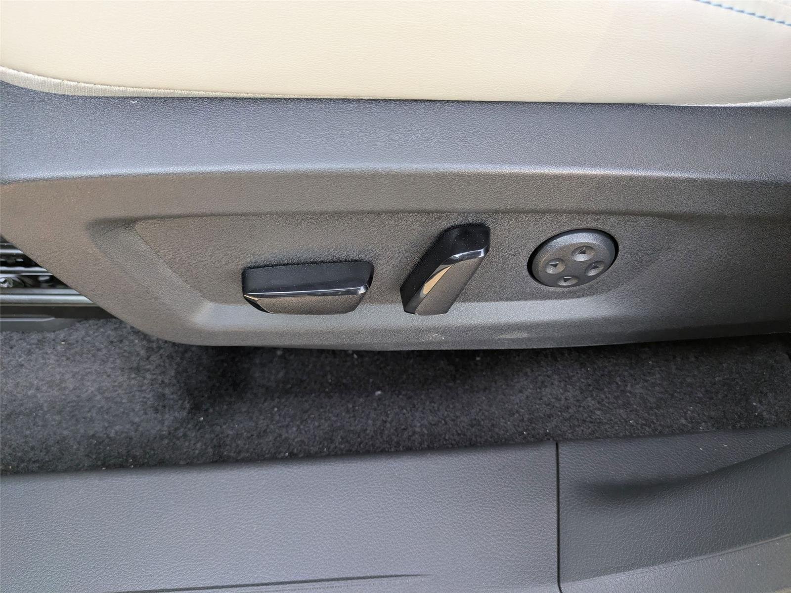 New 2026 Everest White Pearl TriCoat Nissan Platinum image 15