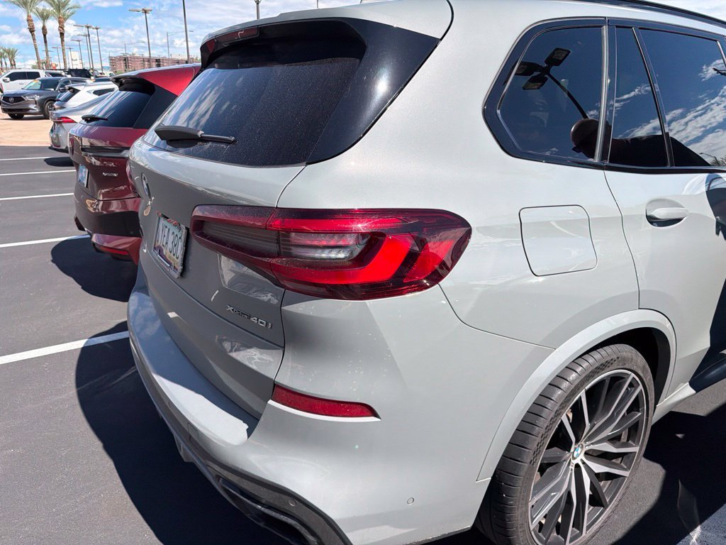 Used 2021 Lime Rock Gray BMW xDrive40i image 7