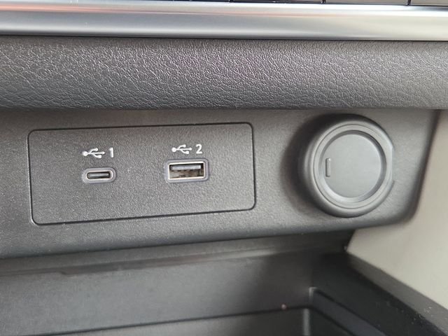 Used 2021 Pearl White Nissan SL image 11