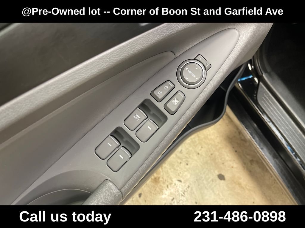 Used 2013 Black Hyundai GLS image 16
