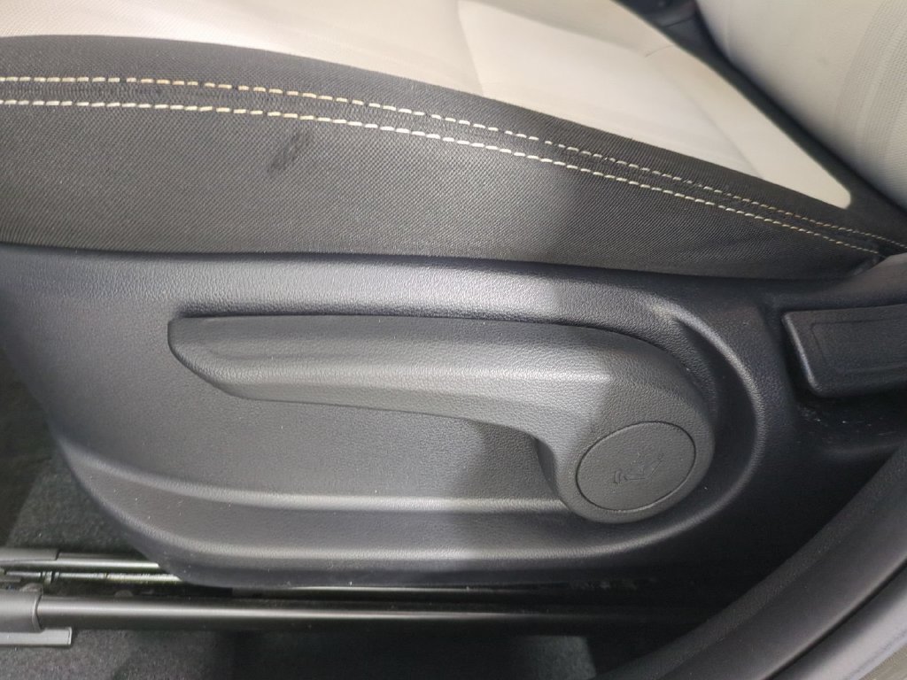 2025 Hyundai Venue SEL - Photo 27