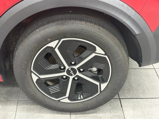 Used 2023 Red Kia EX image 7