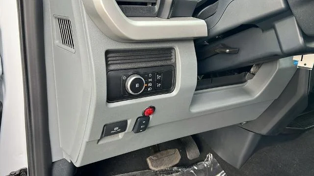 2025 Ford F-350 Super Duty Chassis Cab XLT - Photo 29