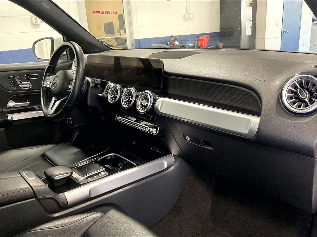 Used 2023 White Mercedes-Benz GLB 250 image 14