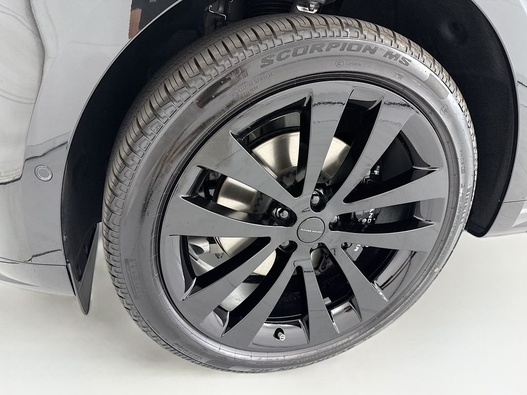 New 2026 Santorini Black Land Rover Dynamic SE image 29