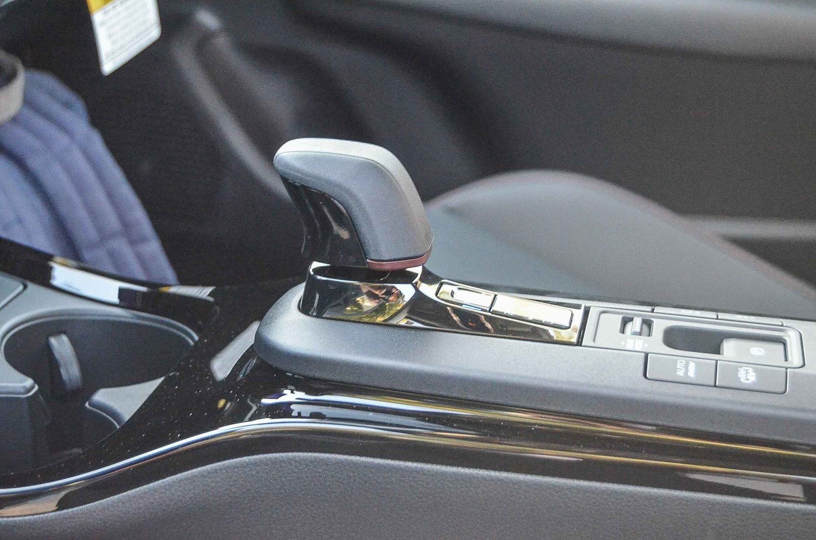 2026 Toyota Prius Plug-in Hybrid XSE - Photo 21