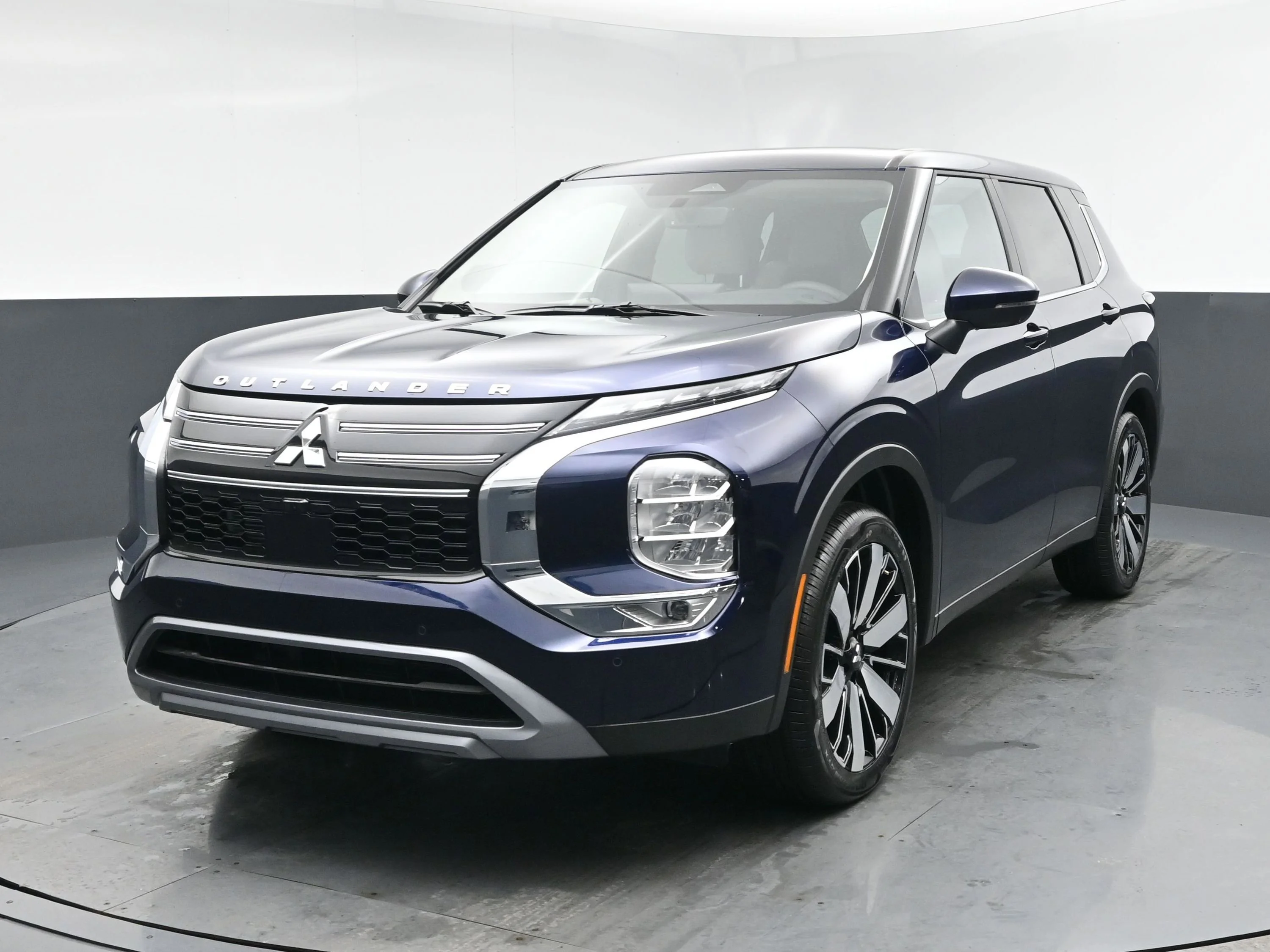 2026 Mitsubishi Outlander SE FWD's photo