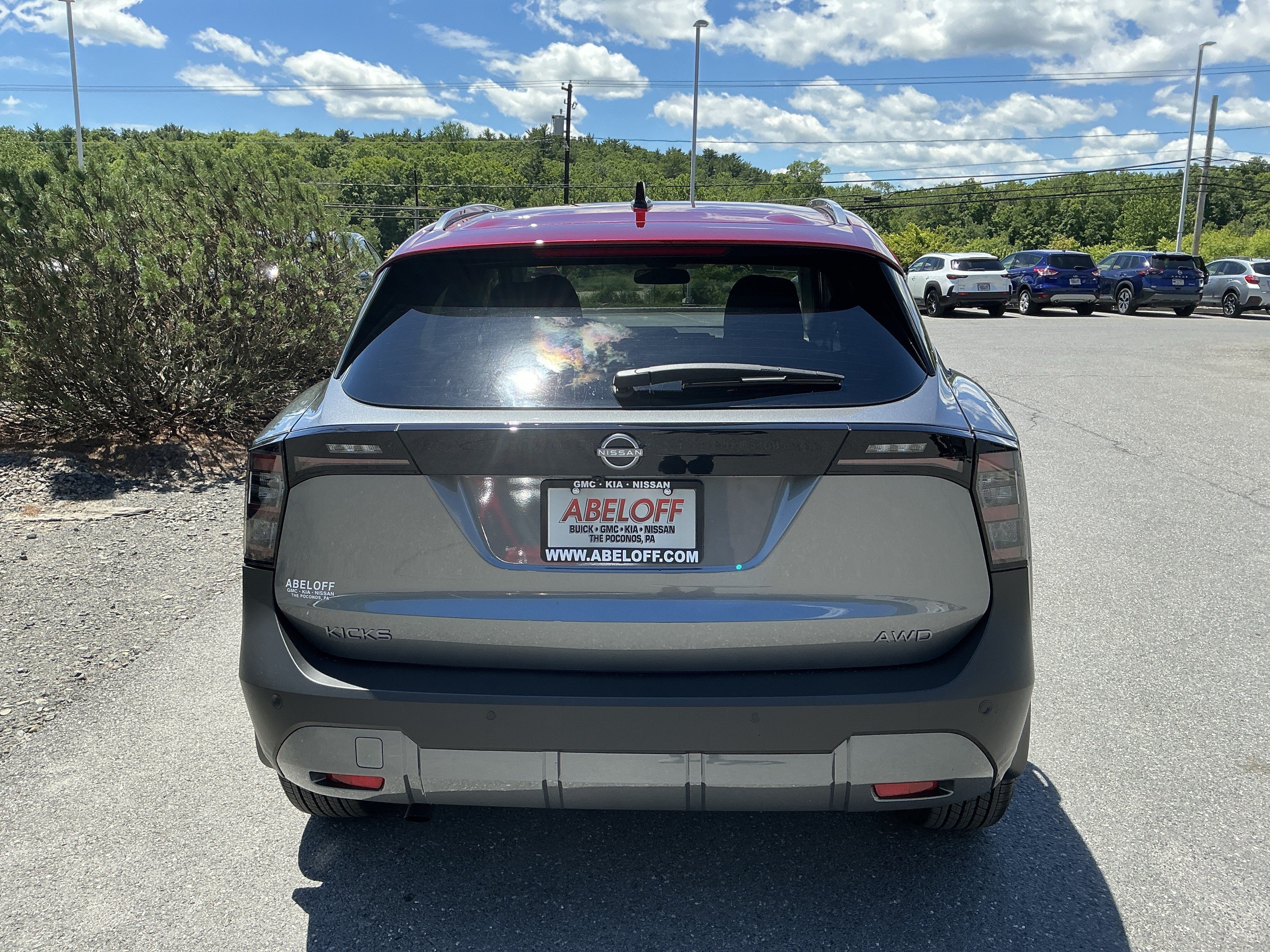 New 2026 Gun Metallic / Scarlet Ember Tintcoat Two-tone Nissan SV image 4