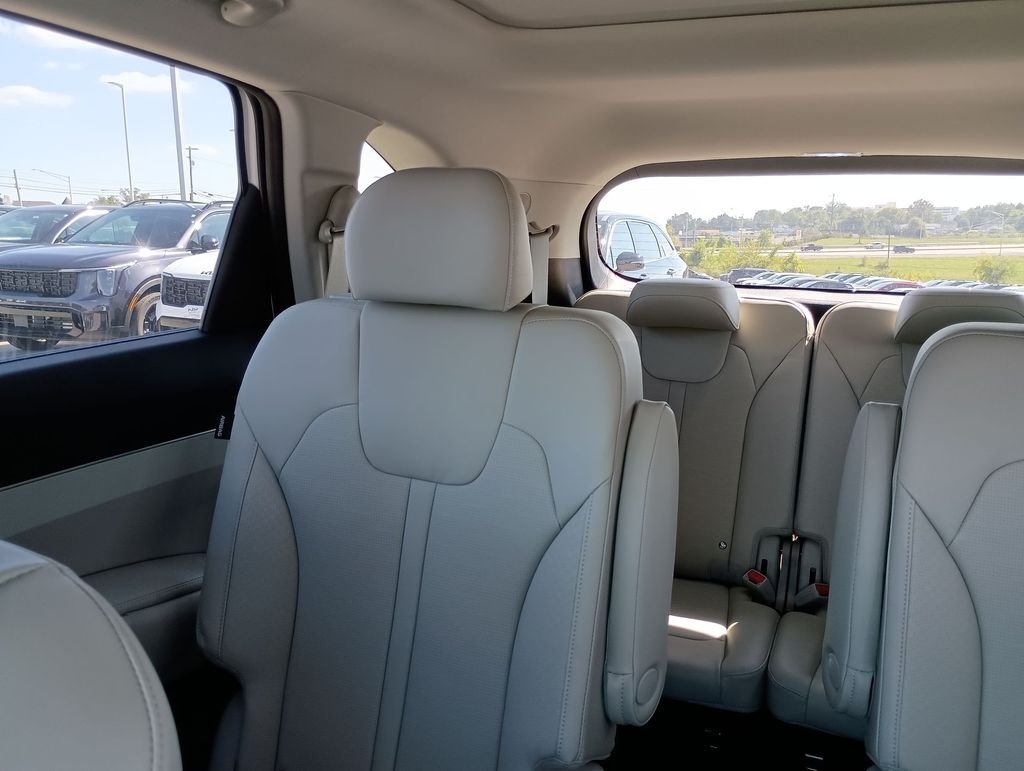 Used 2026 White Kia X-Line EX image 12