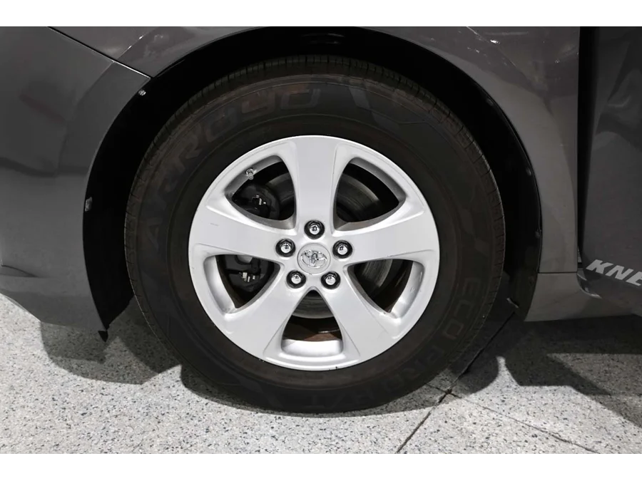 Used 2013 GRAY Toyota LE Mobility Handicap Van image 12