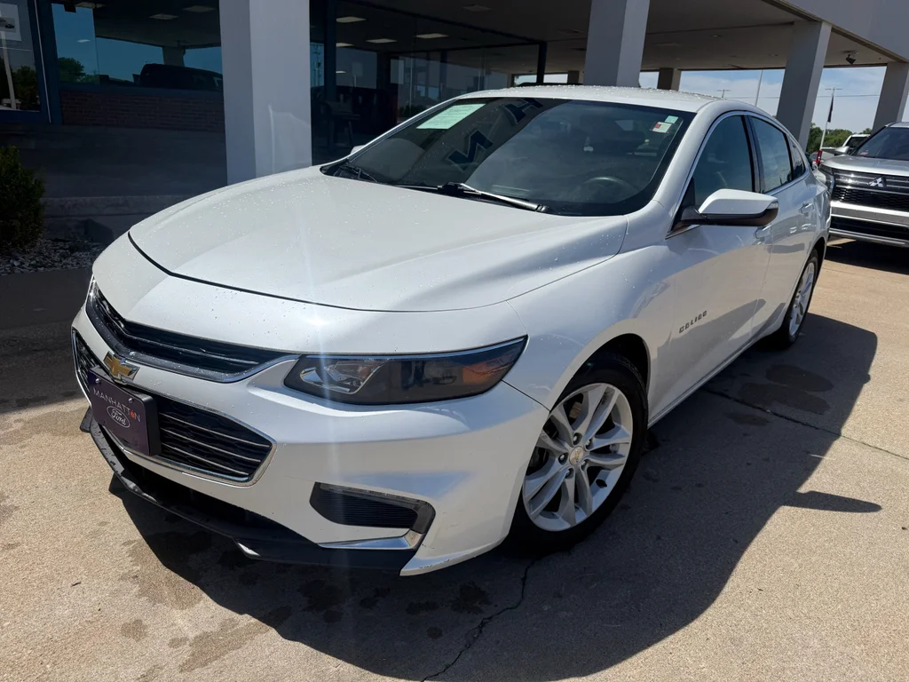 Used 2018 Chevrolet Malibu 1LT with VIN 1G1ZD5STXJF197119 for sale in Manhattan, KS