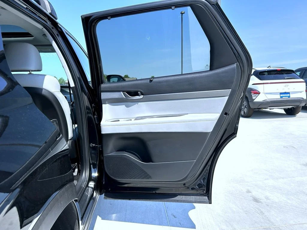 Used 2021 Black Hyundai SEL image 18
