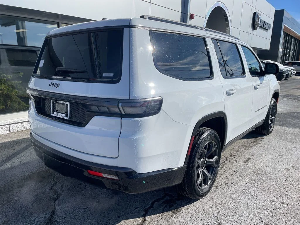 New 2026 Bright White Clear-Coat Exterior Paint Jeep Limited Altitude image 8
