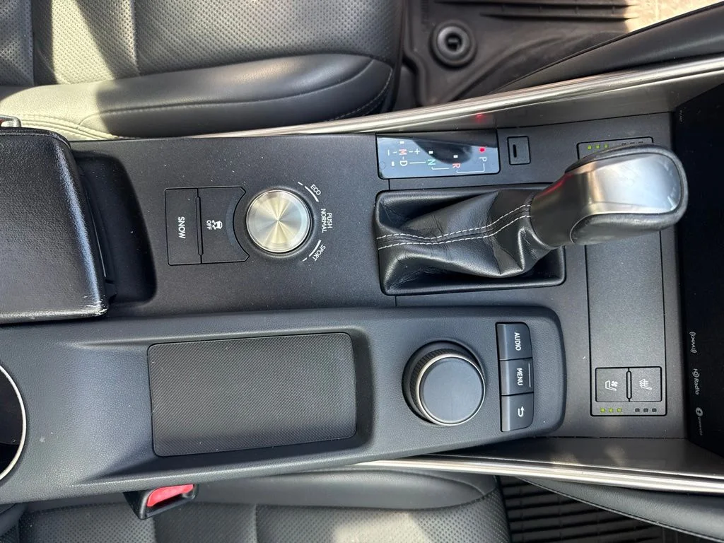 Used 2018 Eminent White Pearl Lexus 300 image 16