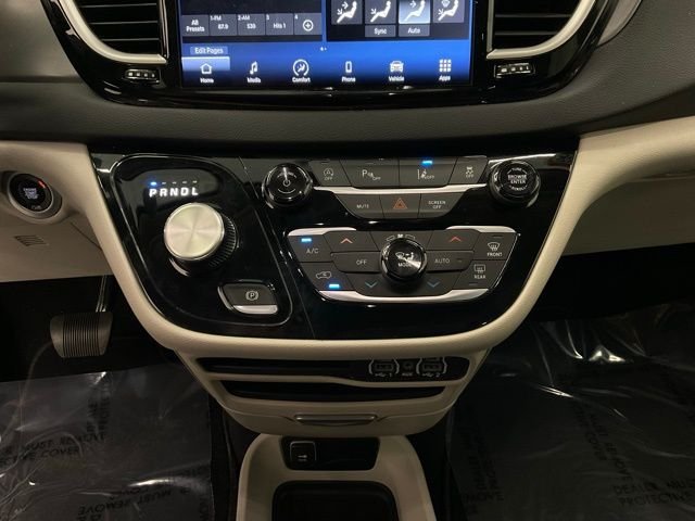 Used 2023 White Chrysler Touring L image 20