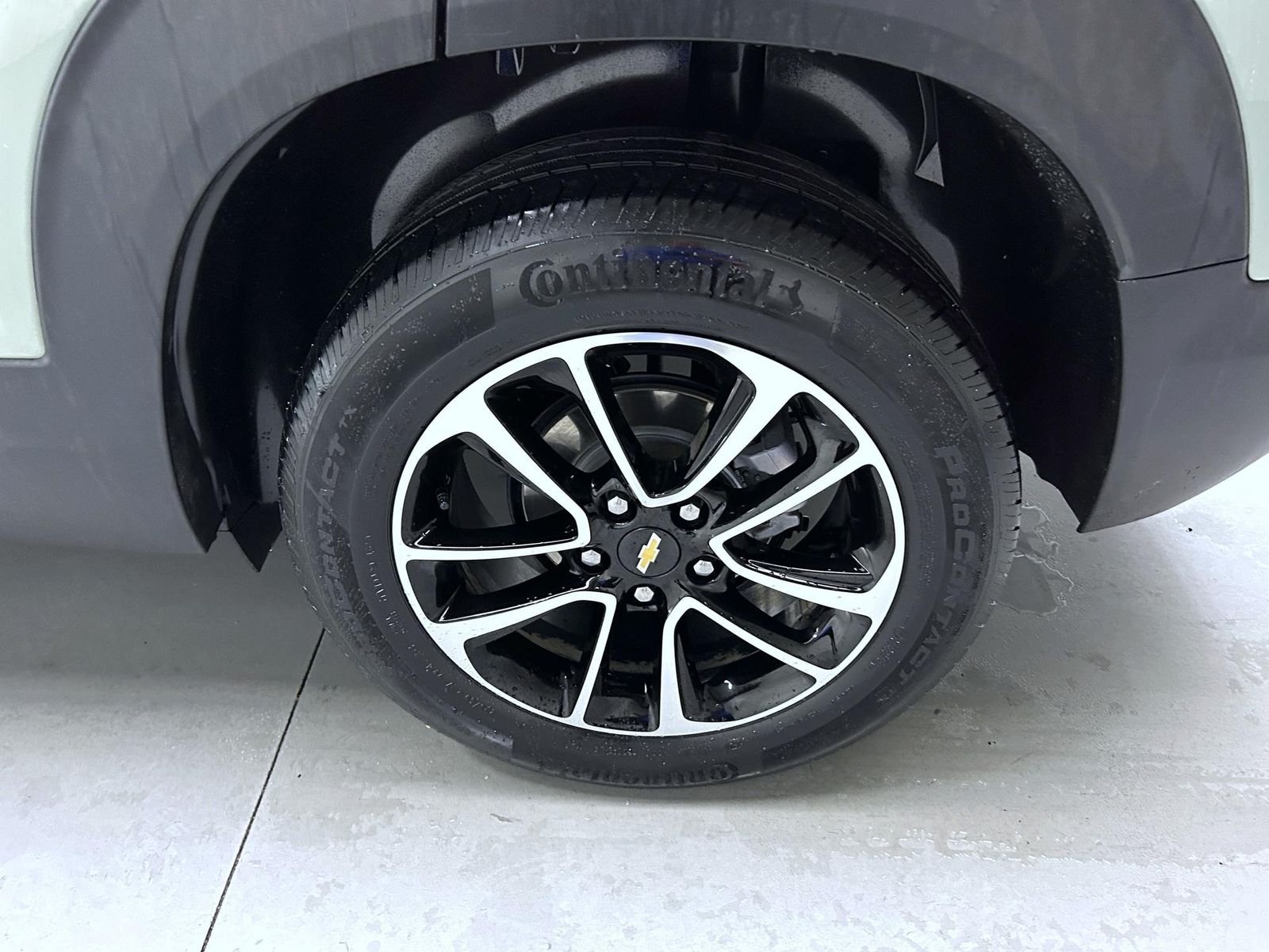 Used 2025 Green Chevrolet LT image 22