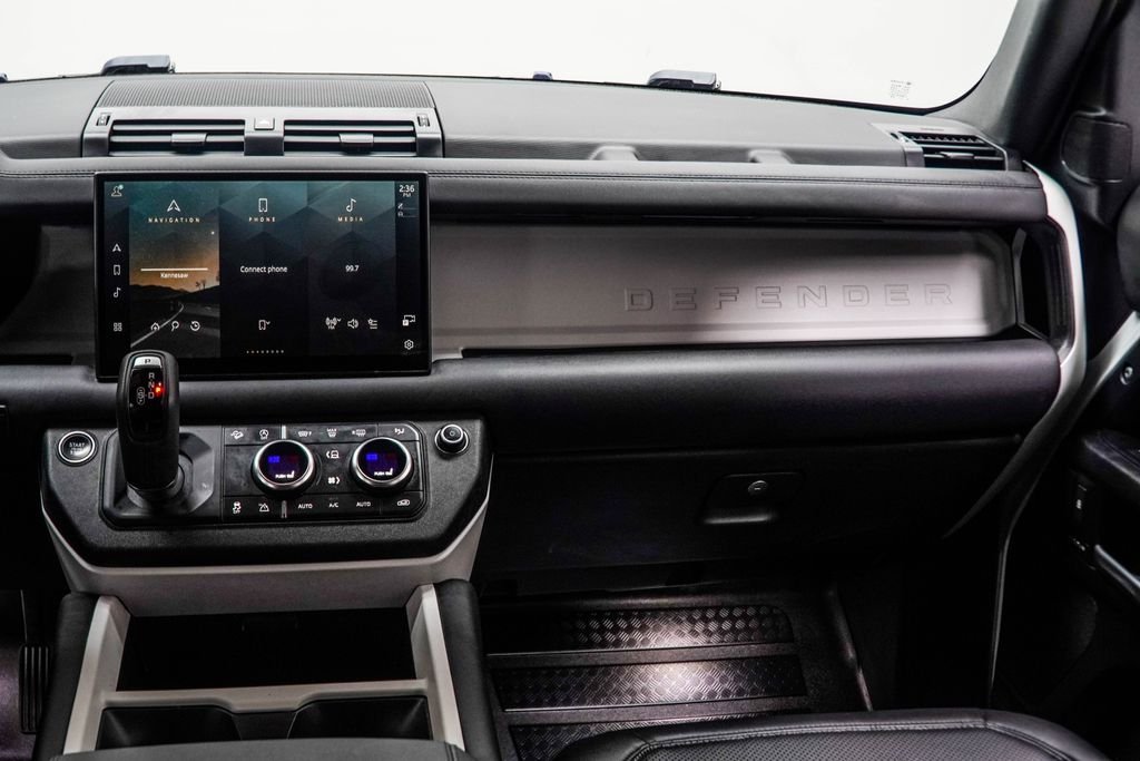 Used 2025 White Land Rover S image 21