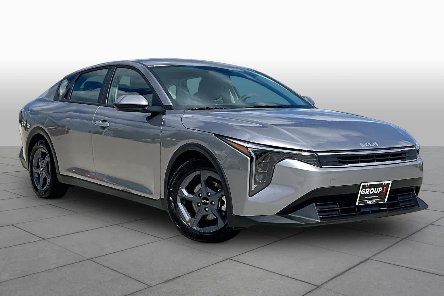 Used 2025 Steel Gray Kia LXS image 3