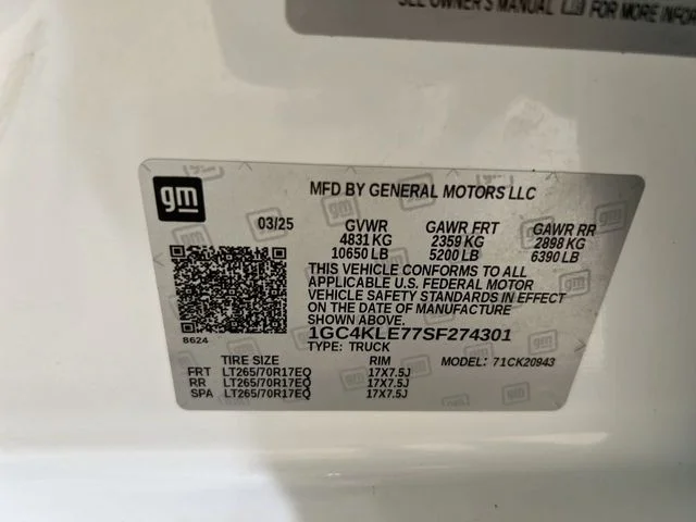 Used 2025 Summit White Chevrolet Work Truck image 31