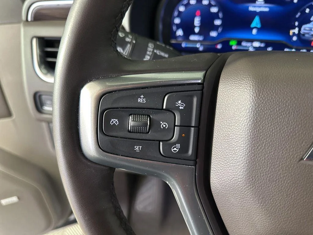 Used 2023 Pearl Chevrolet Z71 image 26