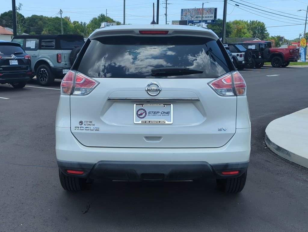 Used 2015 White Nissan SV image 6