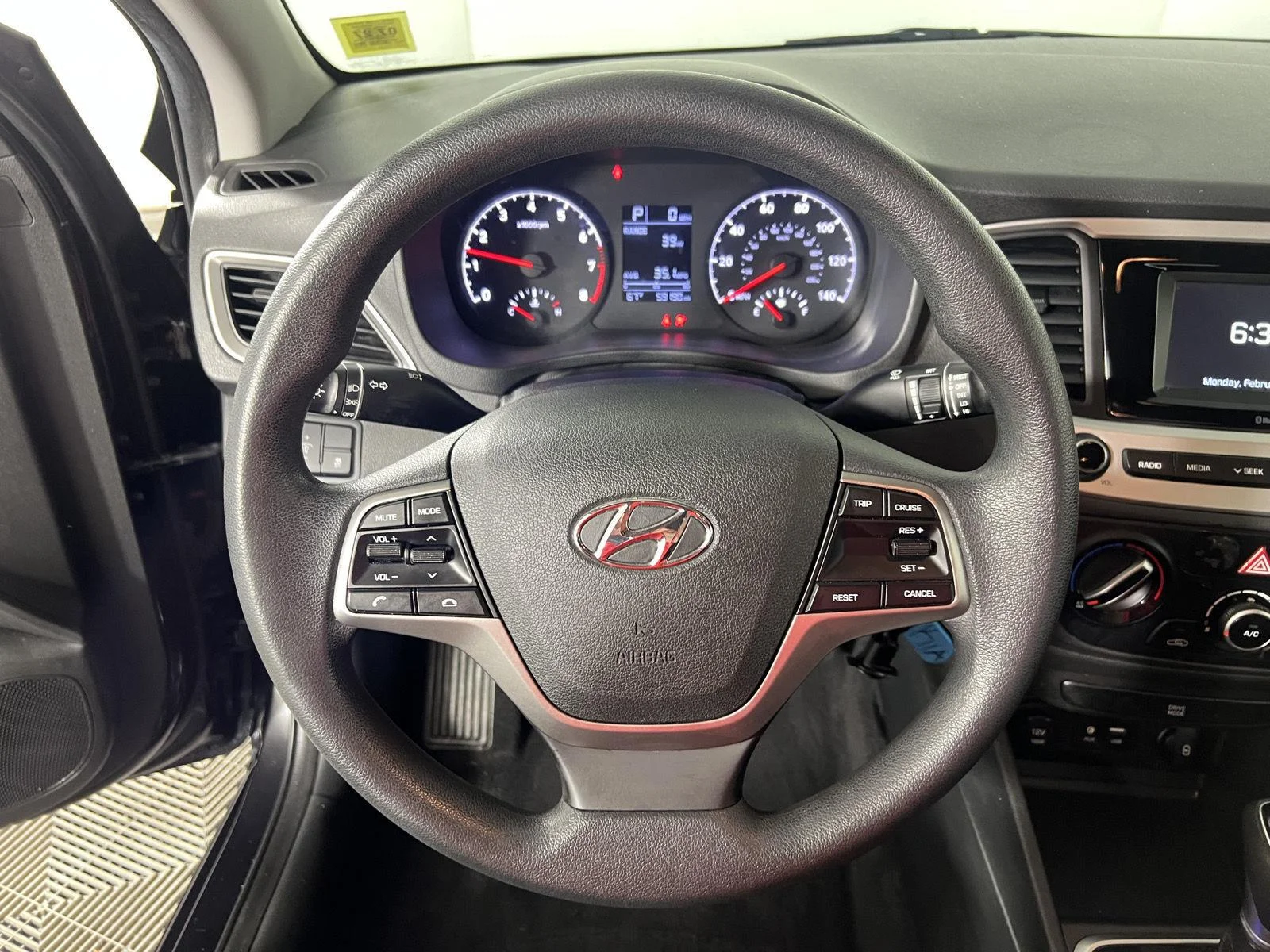 Used 2022 Absolute Black Hyundai SE image 21