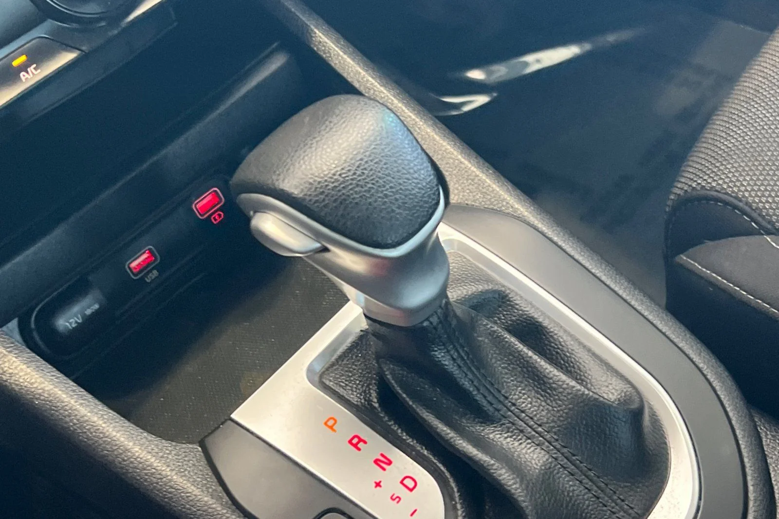 Used 2024 White Kia LX image 18