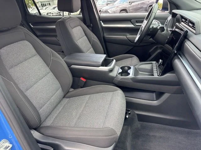 Used 2026  GMC Elevation image 20