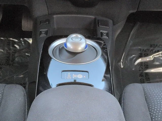 Used 2015 Glacier White Nissan SV image 18