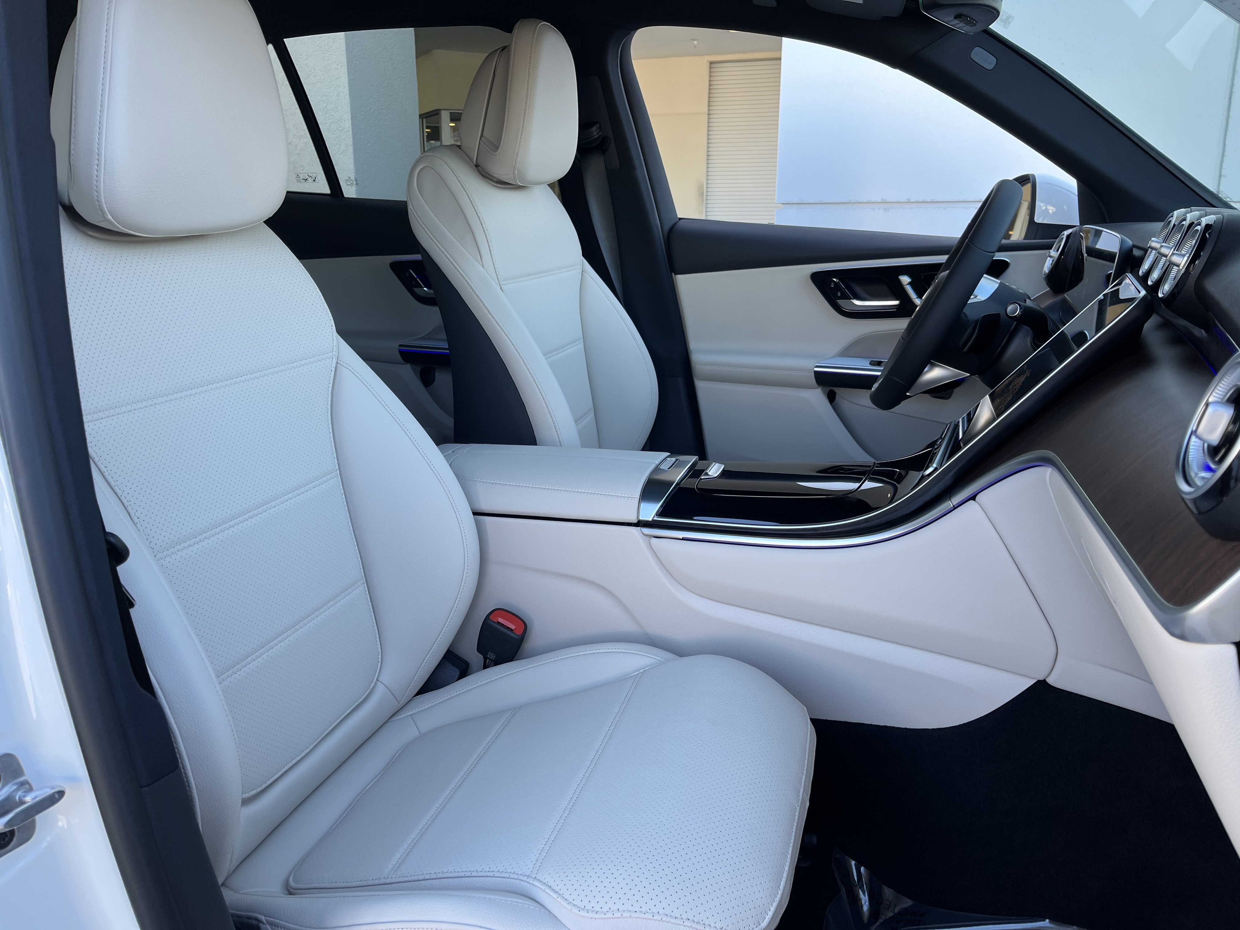 New 2026 Polar White Mercedes-Benz GLC 300 image 22
